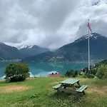 Casa de Férias Historic Timber House From The 1800s In Nordfjord Olden
