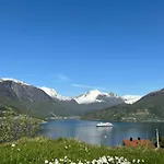 Casa de Férias Historic Timber House From The 1800s In Nordfjord