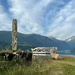 Casa de Férias Historic Timber House From The 1800s In Nordfjord *