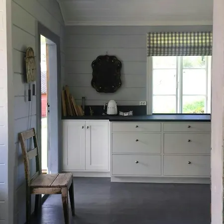 Σπίτι διακοπών Historic Timber House From The 1800s In Nordfjord Olden