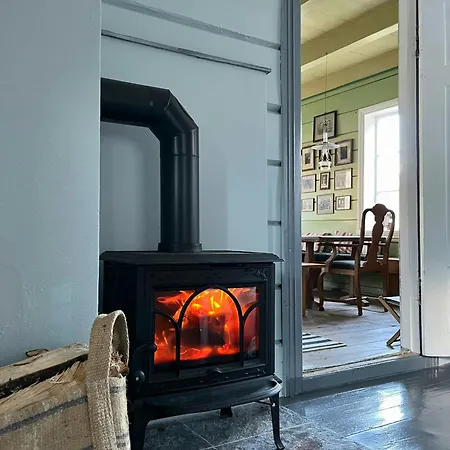 Historic Timber House From The 1800s In Nordfjord Semesterbostad