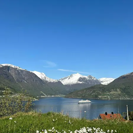 Σπίτι διακοπών Historic Timber House From The 1800s In Nordfjord