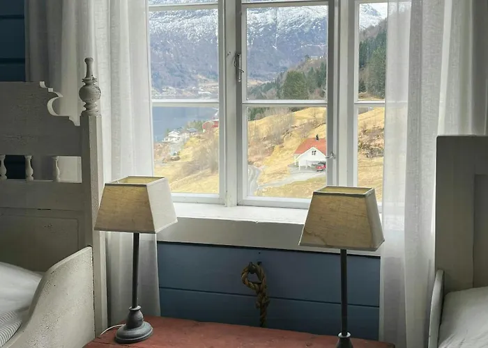 Semesterbostad Historic Timber House From The 1800s In Nordfjord *